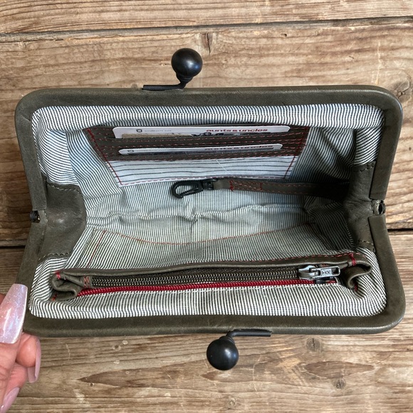 Rose - Olive Green | Aunts and Uncles Wallet - Picture 2 of 4